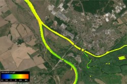 In order to clean up the fish kill in the Oder river, high-resolution satellite data reveil new details, such as the algae of its tributaries. The image shows the inflow of the Warthe (right) at August 3 2022, carrying twice the algae concentrations of the Oder River, thus increasing the algae level of the main river. Photo: EOMAP / Planet