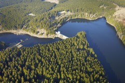 Die Rappbodetalsperre im Harz ist von W�ldern umgeben und die gr��te Trinkwassertalsperre Deutschlands