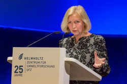 Bundesforschungsministerin Prof. Johanna Wanka bei ihrer Festrede im Leipziger Gewandhaus. Foto: Klaus-Dieter Sonntag
