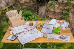 Eins von 4.500 Aktions-Kits für die Bürgerforschungsaktion Expedition Erdreich Foto: BMBF/Wissenschaftsjahr Eins von 4.500 Aktions-Kits für die Bürgerforschungsaktion Expedition Erdreich Foto: BMBF/Wissenschaftsjahr