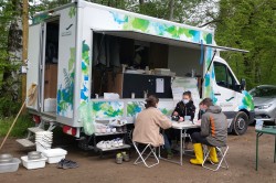 Unterstützt werden die Monitoringeinsätze im FLOW-Projekt durch die Umweltmobile der Sächsischen Landesstiftung Natur und Umwelt (LaNU). Foto: Julia von Gönner Unterstützt werden die Monitoringeinsätze im FLOW-Projekt durch die Umweltmobile der Sächsischen Landesstiftung Natur und Umwelt (LaNU). Foto: Julia von Gönner