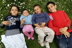 Ältere Geschwisterkinder können das Auftreten von Verhaltensproblemen bei ihren jüngeren Brüdern oder Schwestern verringern. Foto: Federica Amici Ältere Geschwisterkinder können das Auftreten von Verhaltensproblemen bei ihren jüngeren Brüdern oder Schwestern verringern. Foto: Federica Amici