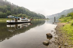 UFZ-Forschungsschiff ALBIS bei einer früheren Messkampagne auf der Elbe Foto: André Künzelmann / UFZ UFZ-Forschungsschiff ALBIS bei einer früheren Messkampagne auf der Elbe Foto: André Künzelmann / UFZ