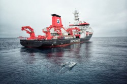 Neuston net towed on the side of the German RV SONNE, collecting surface-floating plastic samples when crossing the North Pacific Ocean. Photo: Philipp Klöckner / UFZ Neuston net towed on the side of the German RV SONNE, collecting surface-floating plastic samples when crossing the North Pacific Ocean. Photo: Philipp Klöckner / UFZ