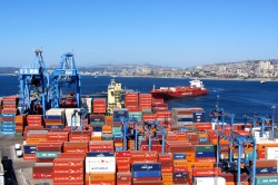 Der Hafen von Valparaiso in Chile ist einer der wichtigsten Umschlagplätze für den Handel zwischen Südamerika und der EU. Foto: ©Sebastian Lakner / Uni Rostock Der Hafen von Valparaiso in Chile ist einer der wichtigsten Umschlagplätze für den Handel zwischen Südamerika und der EU. Foto: ©Sebastian Lakner / Uni Rostock
