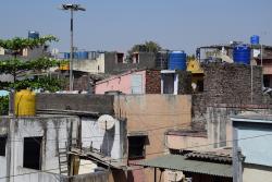 <p>Private Wasserversorgung in einem Stadtteil der Millionenstadt Pune (Indien)&nbsp;</p> Foto: Heinrich Zozmann / UFZ