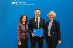 <p>v.l.n.r.: Dr. Sabine König (Admin GF UFZ), Dr. Dusan Materic, Prof. Katrin Böhning-Gaese (Wiss. GF UFZ)</p>