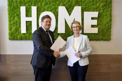 <p>Prof. Dr. Markus Krabbes (Rektor der Hochschule Merseburg), Prof. Dr. Katrin Böhning-Gaese (Wissenschaftliche Geschäftsführerin des UFZ)</p>
