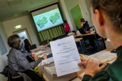 <p>Für die 12. Studie „Grünau 2025“ werteten die UFZ-Forschenden fast 700 Fragenbögen und Expertengespräche aus.</p> Foto: André Künzelmann / UFZ